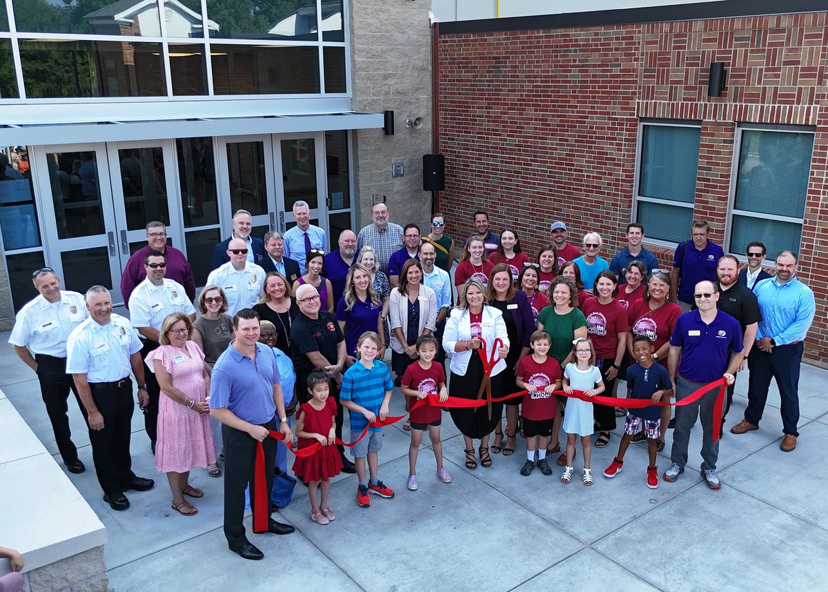 BSDEaglesMO's tweet photo. Thank you to our incredible Brentwood community for helping us celebrate the grand reopening of Mark Twain Elementary School! These new and improved learning spaces honor the rich tradition of Mark Twain, while paving the way for the future of education in our community. (1/2) https://t.co/sEAckifo6J