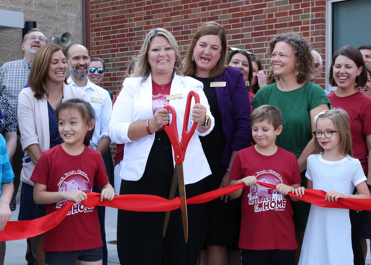 BSDEaglesMO's tweet photo. Thank you to our incredible Brentwood community for helping us celebrate the grand reopening of Mark Twain Elementary School! These new and improved learning spaces honor the rich tradition of Mark Twain, while paving the way for the future of education in our community. (1/2) https://t.co/sEAckifo6J