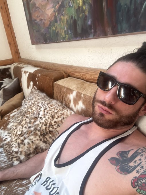 Quick day on set for @Spankmonsterxxx . Now time to feast before leg day https://t.co/9AGtxS6Ymm<a class="tags" href="/tag/spankmonsterxxx">@spankmonsterxxx</a>