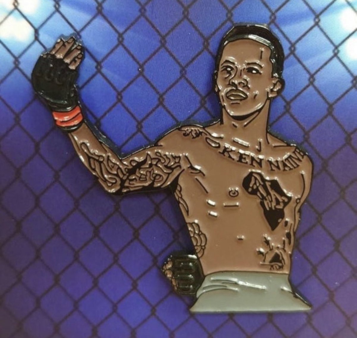 We got Izzy back in stock for tonight’s HUGE title fight!

Let’s go Stylebender!

mmapins.etsy.com/listing/118599…