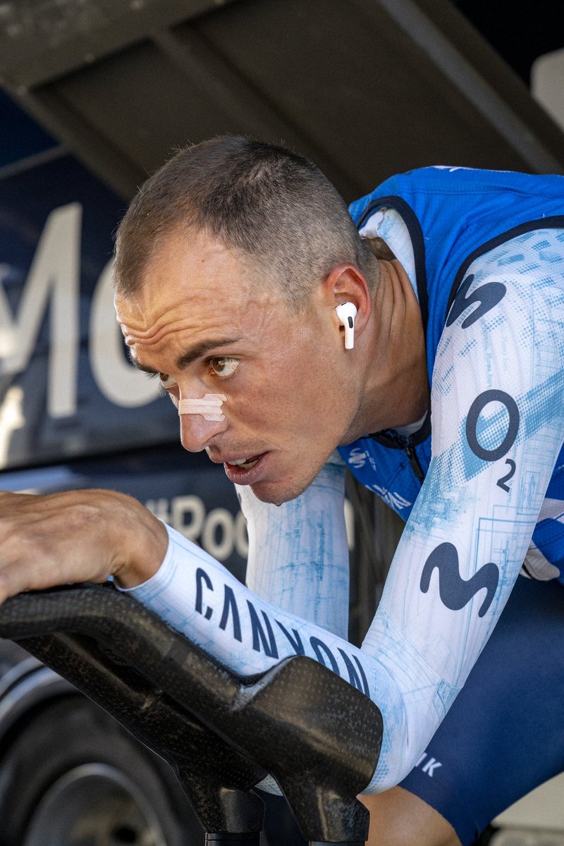 Movistar_Team's tweet photo. 📸👀 @EnricMasNicolau | ⏱️ #LaVuelta24 💪🏼

#RodamosJuntos https://t.co/qoWje7KFew