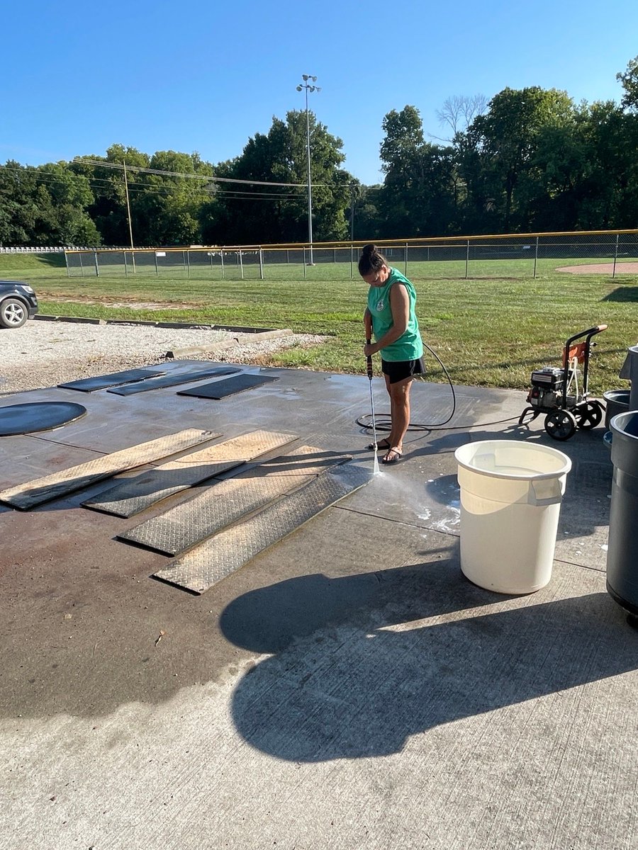 HermitageSchool's tweet photo. THANK YOU!! To the 35 hardworking ballplayers, families &amp; friends, you made a BIG difference at  #PickeringPark Work Day today! 🥎⚾💜💛 #takingdownthelip #WeAreHermitage #StrongerTogether https://t.co/J00B7msXB2