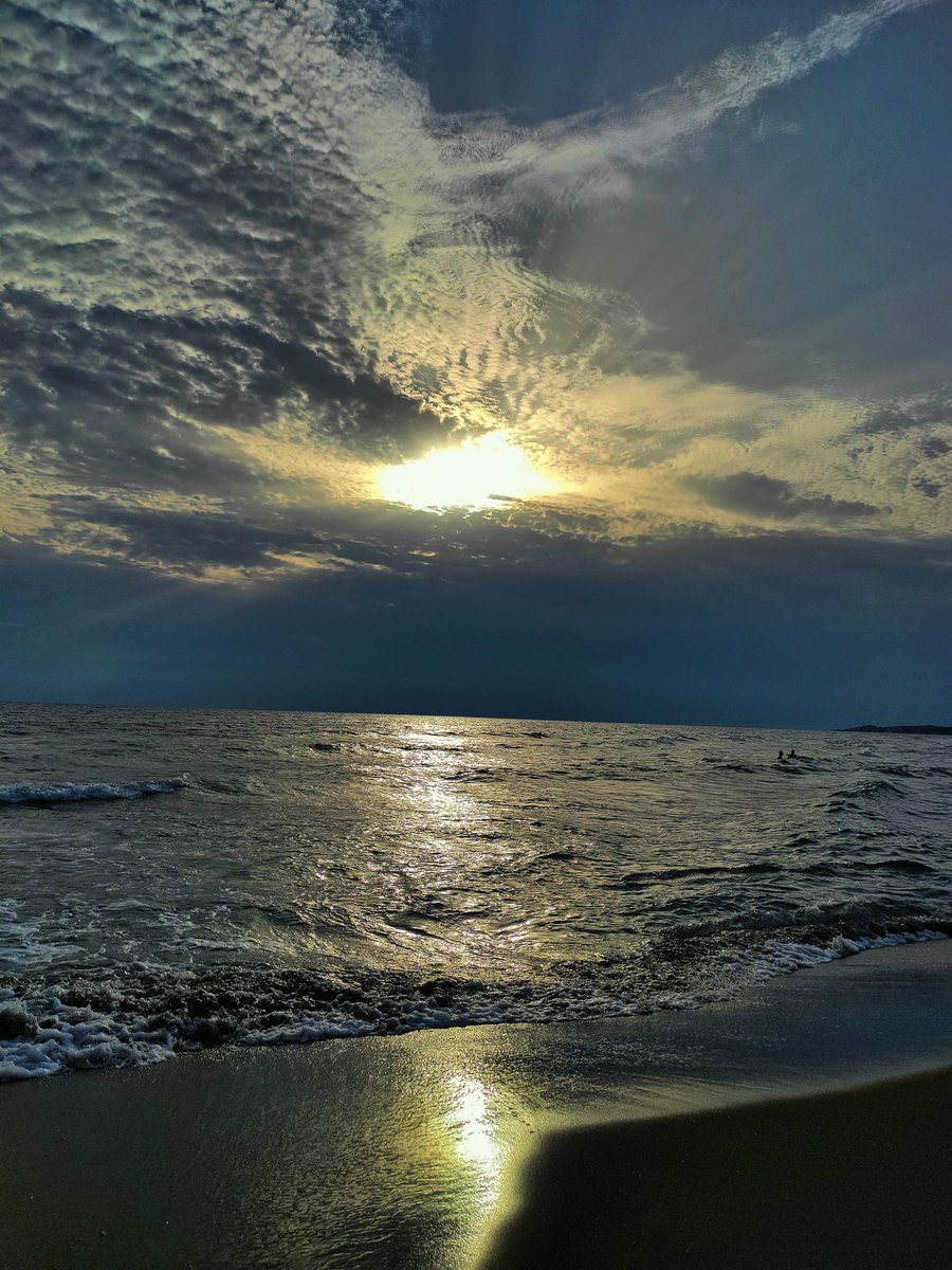 agowitter's tweet image. Reflections @ThePhotoHour @StormHour