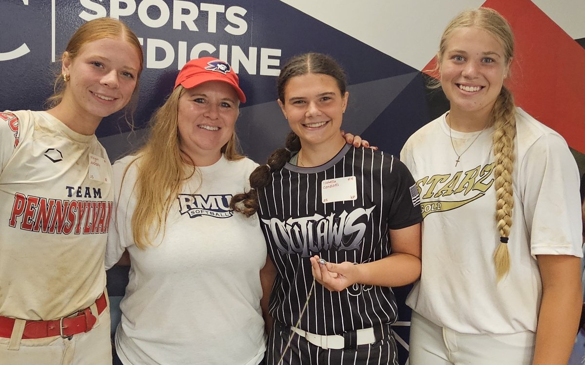 RohsAmanda's tweet photo. Love the tradition of passing the 💍 
These ladies are poised to do big things at @RMUSoftball . Way to "Step Up" @BayleeBeachler @morganalisesky1 and @I_Candiotti25 Thanks to @CoachJexx_RMU for starting this tradition 4 years ago 💙❤️ https://t.co/nzYujiERL9