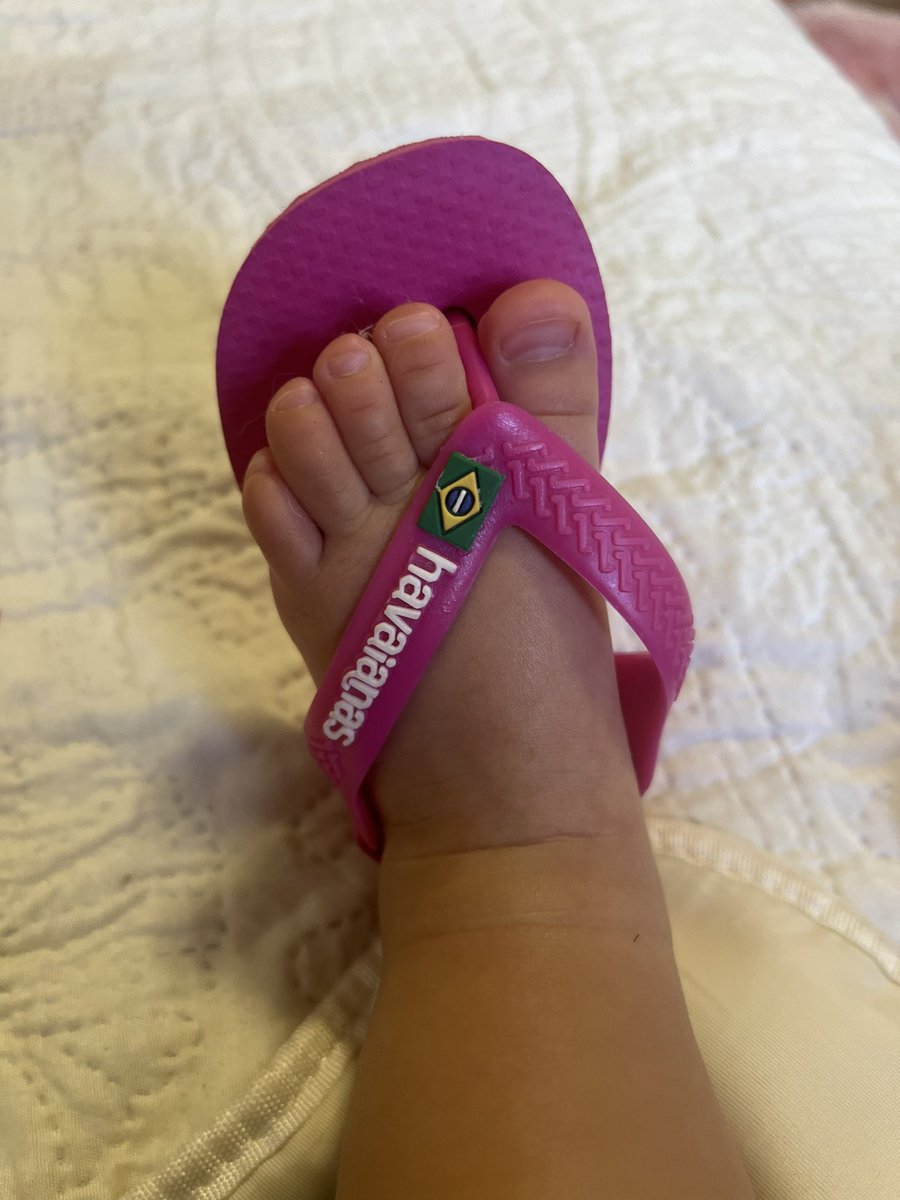 Na moral eu não tenho estrutura para esse pezinho com havaiana não sabe 🤏🏽