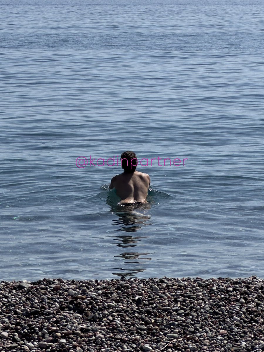 ☀️🏝️🍹Plajda maalesef bir tane bile single erkek yoktu 🥲 ama yine de gözler bizim üzerimizdeydi. Umarım diğer çiftler de bizim kadar keyif almıştır 🤗