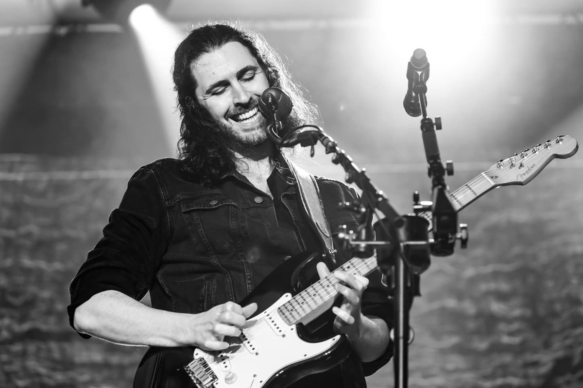 beckhenreck's tweet photo. Photographed a show last night.

It was my first ever.

Oh, and it was @Hozier. 

More photos: https://t.co/iwVawJhOI0 https://t.co/d2t2WcTmjZ
