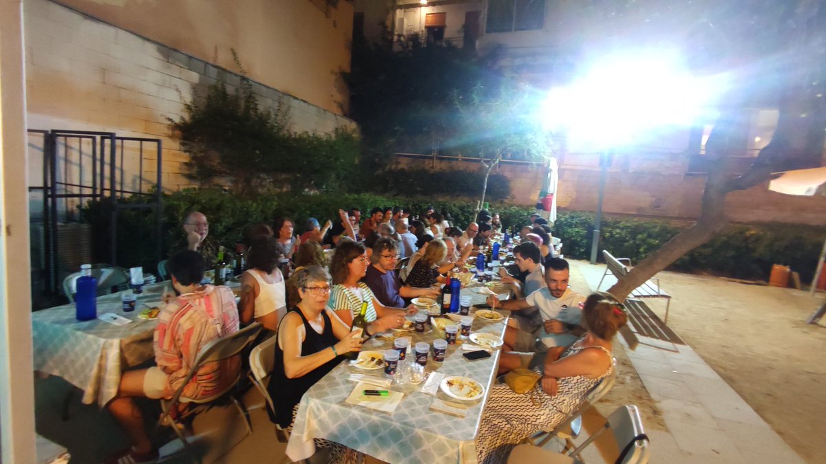 Avui com cada any ens hem trobat x fer el sopar de festa major hem comptat amb la companyia dels nostres regis <a href="/guillelopez_/">Guille López</a>
i <a href="/paugv87/">Pau Gonzàlez Val</a> 
Hem gaudit d'un bon sopar, amb un bon ambient, i moltes energies positives per continuar lluitant. 
Visca la festa major!!