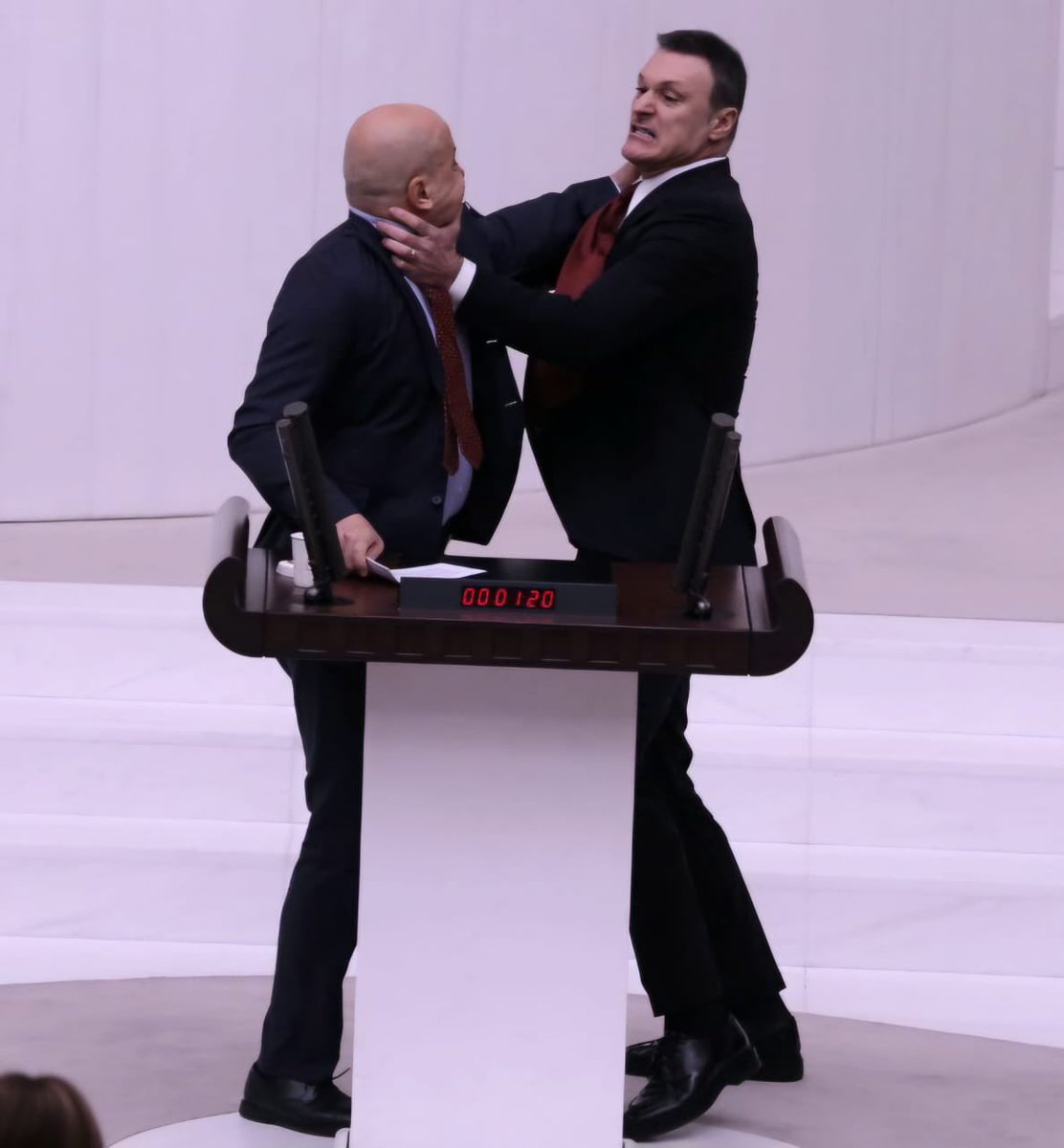 LezzzetAbi's tweet photo. Dün-Bugün… / Meclis-Saha… / Şiddet-Kaos her yerde… https://t.co/ZJQ7i8cVag