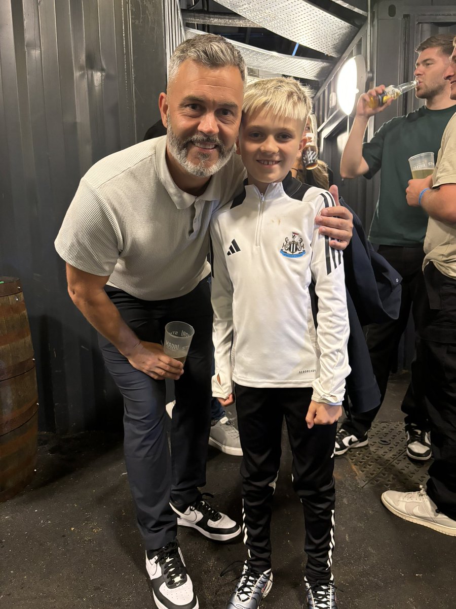 Thanks for the photo <a href="/SkySports_Keith/">Keith Downie</a> good luck to all for deadline day 👶🏻⚫️⚪️⚫️⚪️⚫️