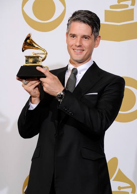 ftpbr's tweet photo. CURIOSIDADE: Paul Epworth, produtor ganhador de Grammys e um Oscar em conjunto com Adele, e que ajudou a produzir Torches e Supermodel, volta a colaborar com a banda após 10 anos em Paradise State of Mind https://t.co/sAMuZYh4Dr