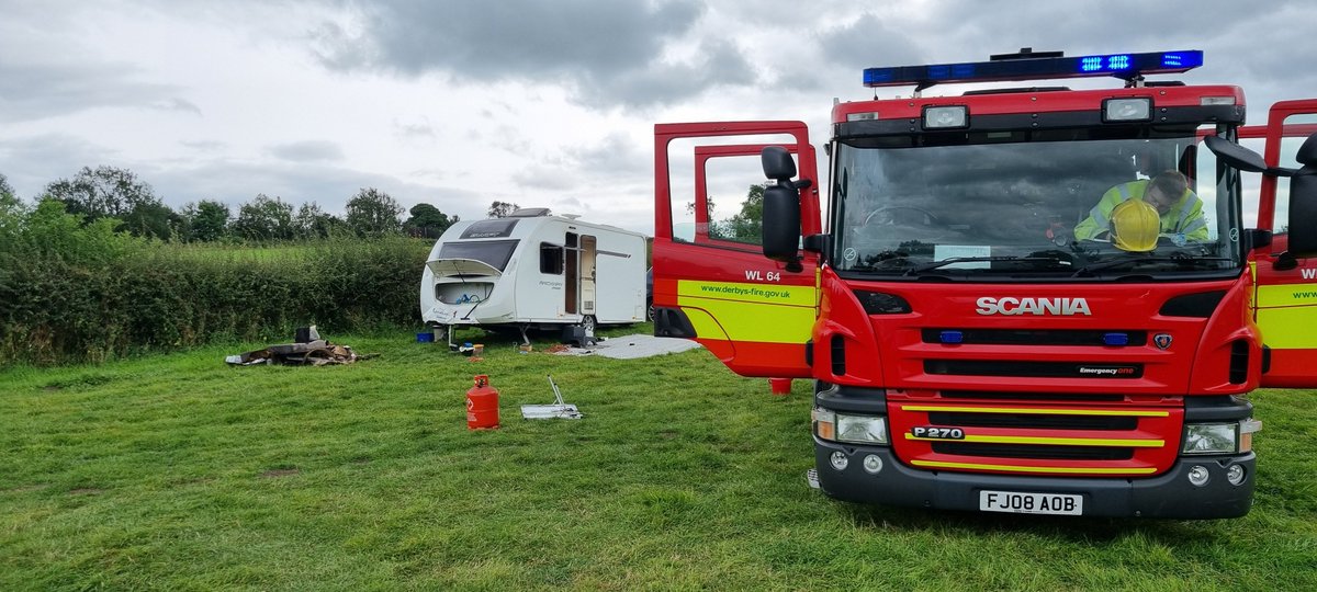 AshbourneStn's tweet photo. Earlier today @AshbourneStn attended a caravan 🔥 near Knockerdown. Using BA and HRJ's, crews extinguished the fire and made the scene safe. Thankfully no one was injured. Please ensure you have working smoke alarms and carbon monoxide alarms in your caravan! https://t.co/SMplEMCYQN