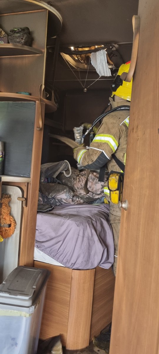 AshbourneStn's tweet photo. Earlier today @AshbourneStn attended a caravan 🔥 near Knockerdown. Using BA and HRJ's, crews extinguished the fire and made the scene safe. Thankfully no one was injured. Please ensure you have working smoke alarms and carbon monoxide alarms in your caravan! https://t.co/SMplEMCYQN