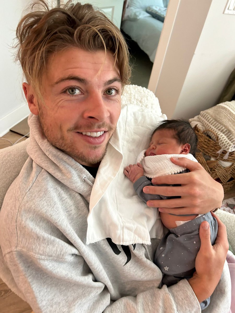 Newest addition to the Rising Family.

Welcome Mia Rose Dennis! 

#TodosRojos | <a href="/CharlieDennis28/">Charlie Dennis</a>