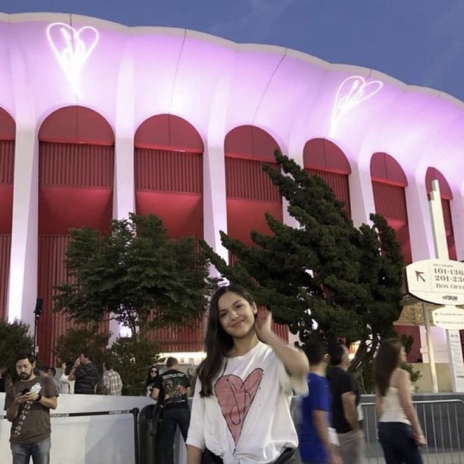 staticlovcr's tweet photo. queen of manifestation <333 https://t.co/U8eNcjQVKC