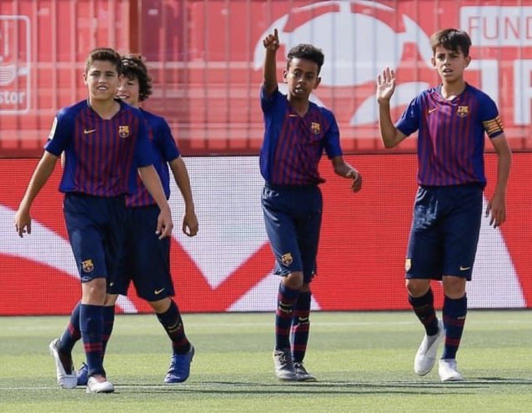 Primer partido y victoria 1-2 en Mestalla.  💙❤️

Excepcionales Bernal y Casadó. Bien Kounde y Lamine. La entrada de Pedri ha sido clave para aguantar el balón.

Raphinha y Ferran, Ferran y Raphinha ¿Quién es peor? 

Debuta Gerard Martín, pinta a lateral serio.

Sempre #Masia