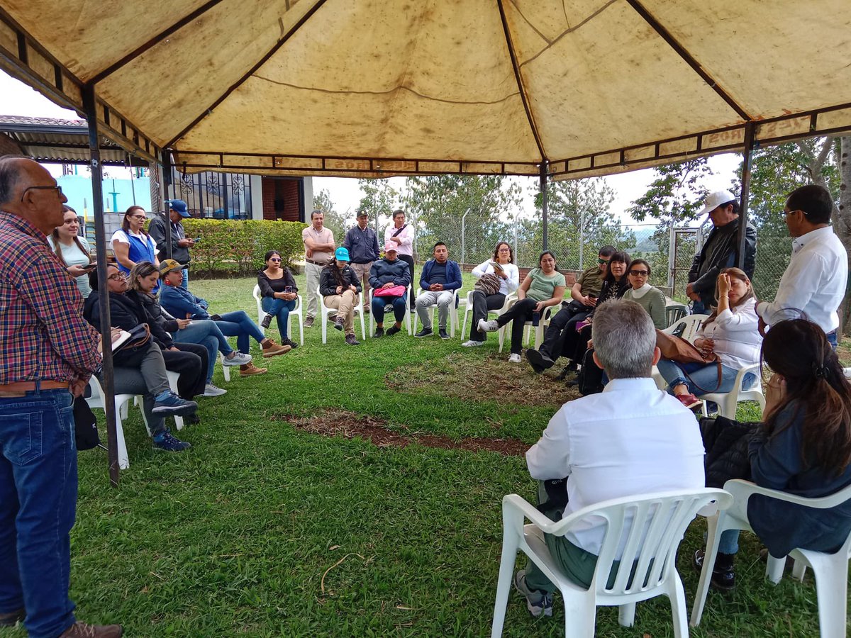 Minvivienda's tweet photo. Con delegados de Brasil, Perú y Chile llegamos a #Popayán, para dialogar con docentes de @unicauca y representantes de acueductos sobre articulación y fortalecimiento de los acueductos comunitarios. De igual manera, visitamos las PTAP de Sachacoco, Los Cedros y El Tambo. https://t.co/mI9swFk9XA