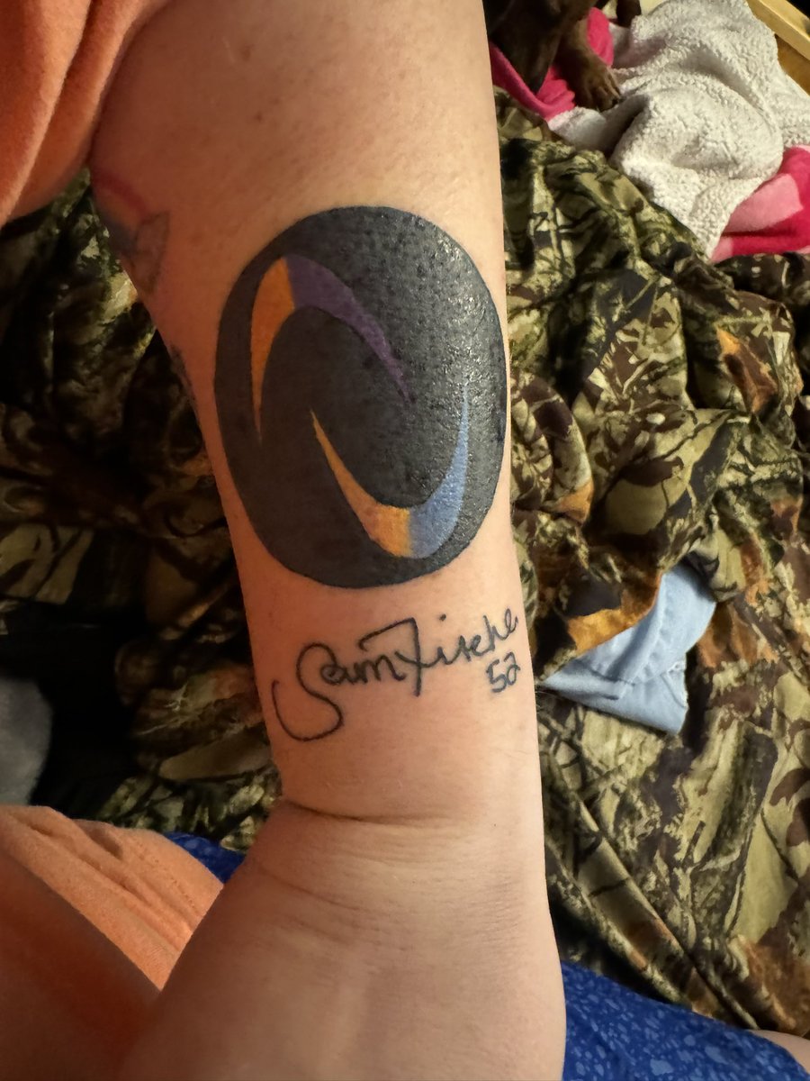 boo2402's tweet photo. @samfischer52 When one of your favorite player is retiring what do you do… get her signature autographed on you of course!!! Thank you Sam for being so amazing and kind. Truly going to miss you ❤️ https://t.co/YbdJcPpBK9