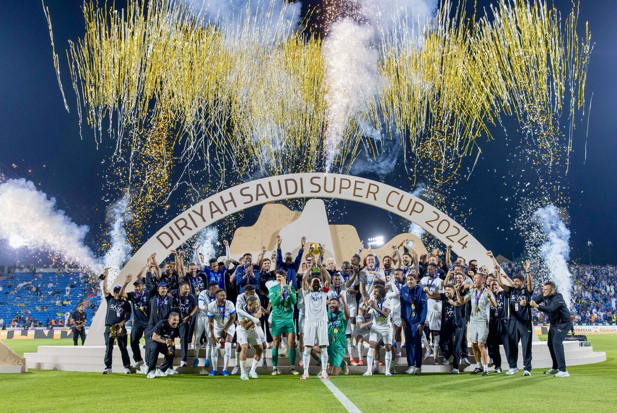 ALMASOUDAZ's tweet photo. 💙🤍مبروك للزعماء تحقيق مجدٌ جديد ومصافحة الذهب في أبها مجددًا بأولى بطولات الموسم #كأس_الدرعية_للسوبر_السعودي .
#الهلال يضم البطولة ( 70 ) لخزائن الذهب.. فألف مبروك لجماهير الزعيم هذا الذهب🏆
كخطوة أولى لمواصلة رحلة الأمجاد 💙 https://t.co/EsktcmnuyB