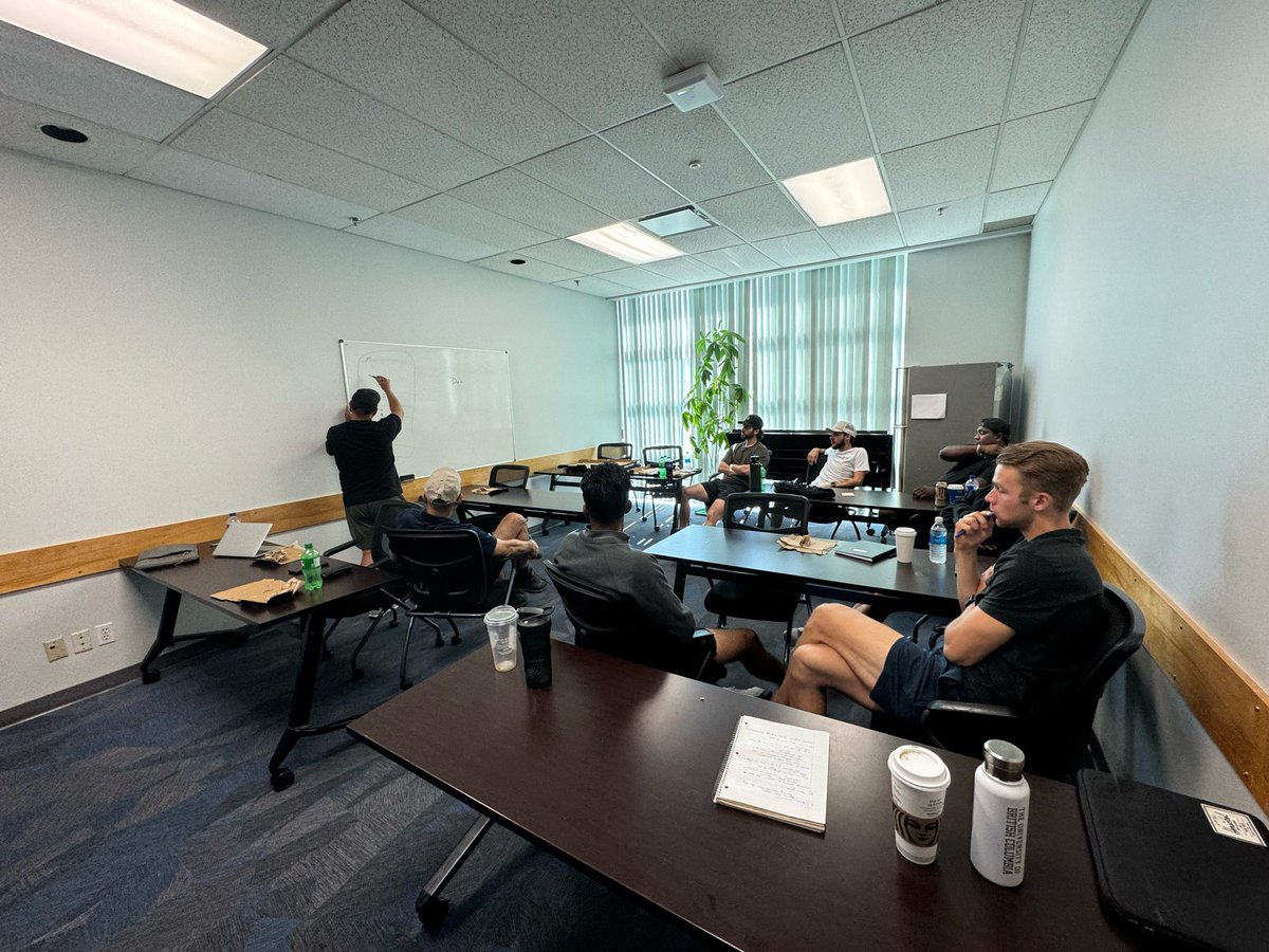 Our Rep Director, Milton Chan, is leading our coaches with a winning game plan! 🏒 From season planning to bench management, defensive strategies, and communication, he’s setting the stage for a strong season. Let’s go, Jets! 💪 #RichmondJets #HockeyExcellence
