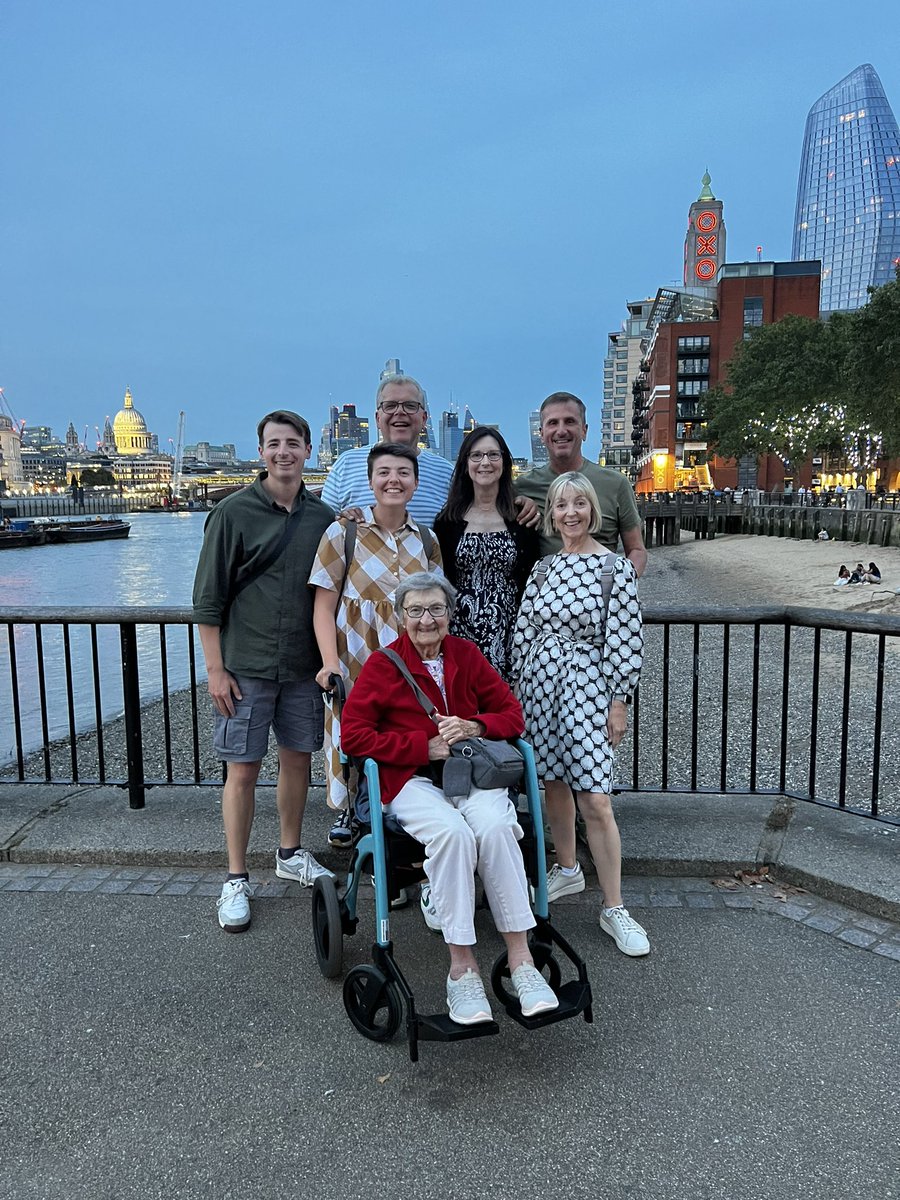 DrEmily_Kelly's tweet photo. 10 miles of the central London sights with 6 of my favourite people. Trying to make days like this happen around 2 on call doctor rotas is really not easy and the extra effort to make good stuff happen outside of work can feel intense. Life isn't like without these things 🙃 https://t.co/yWyRlYSiXx