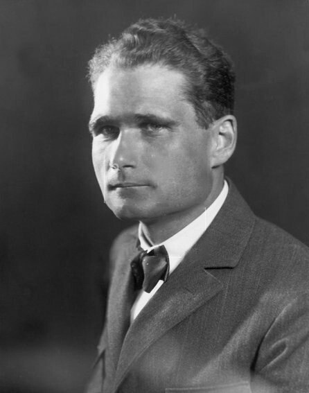 “No importa lo que me hagan 
los hombres, un día estaré frente 
al trono del juez eterno, solo ante 
él responderé sobre mis actos, 
y sé que el me declarara inocente.” 

—  Rudolf Hess.