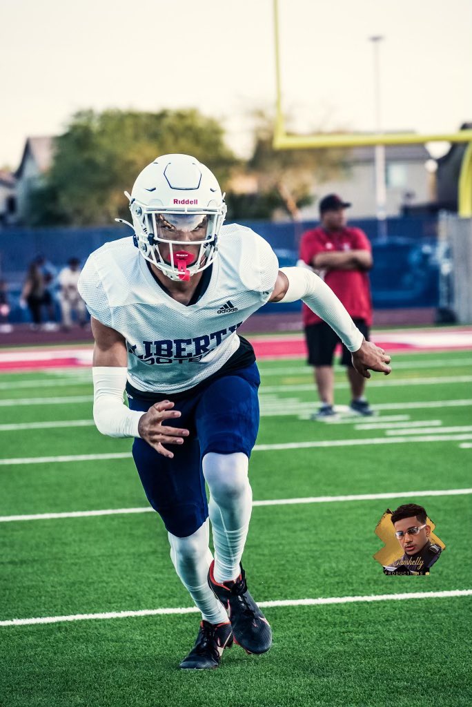 seanncraigg's tweet photo. Last scrimmage before it gets real! Senior Szn loading….⌚️
#DBIsland #GoPatriots #DamLive #Onelastride #Senior https://t.co/GCDhewtxlM