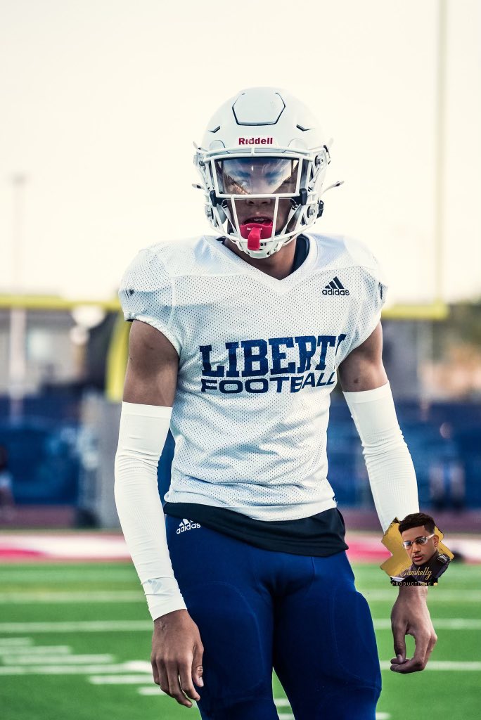 seanncraigg's tweet photo. Last scrimmage before it gets real! Senior Szn loading….⌚️
#DBIsland #GoPatriots #DamLive #Onelastride #Senior https://t.co/GCDhewtxlM