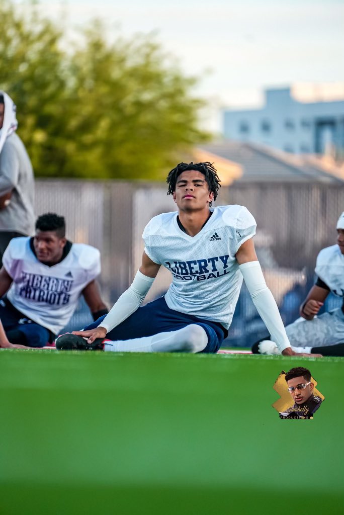 seanncraigg's tweet photo. Last scrimmage before it gets real! Senior Szn loading….⌚️
#DBIsland #GoPatriots #DamLive #Onelastride #Senior https://t.co/GCDhewtxlM