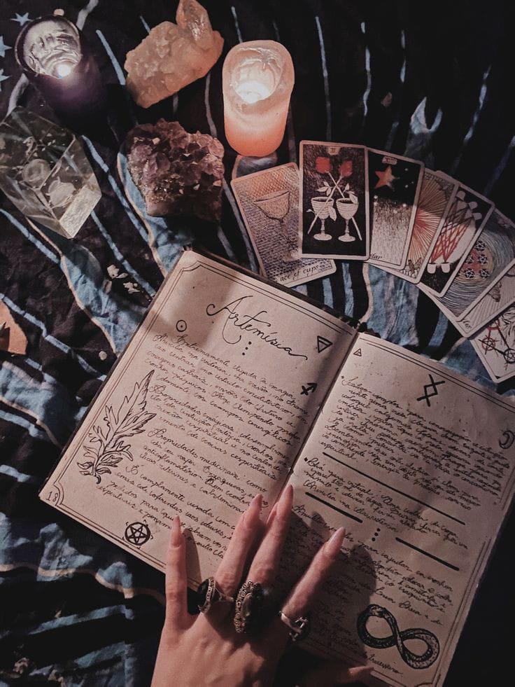 𝑆𝑐𝑎𝑟𝑙𝑒𝑡 𝑊𝑖𝑡𝑐ℎ 🔮 𝐻𝑒𝑐𝑎𝑡𝑒