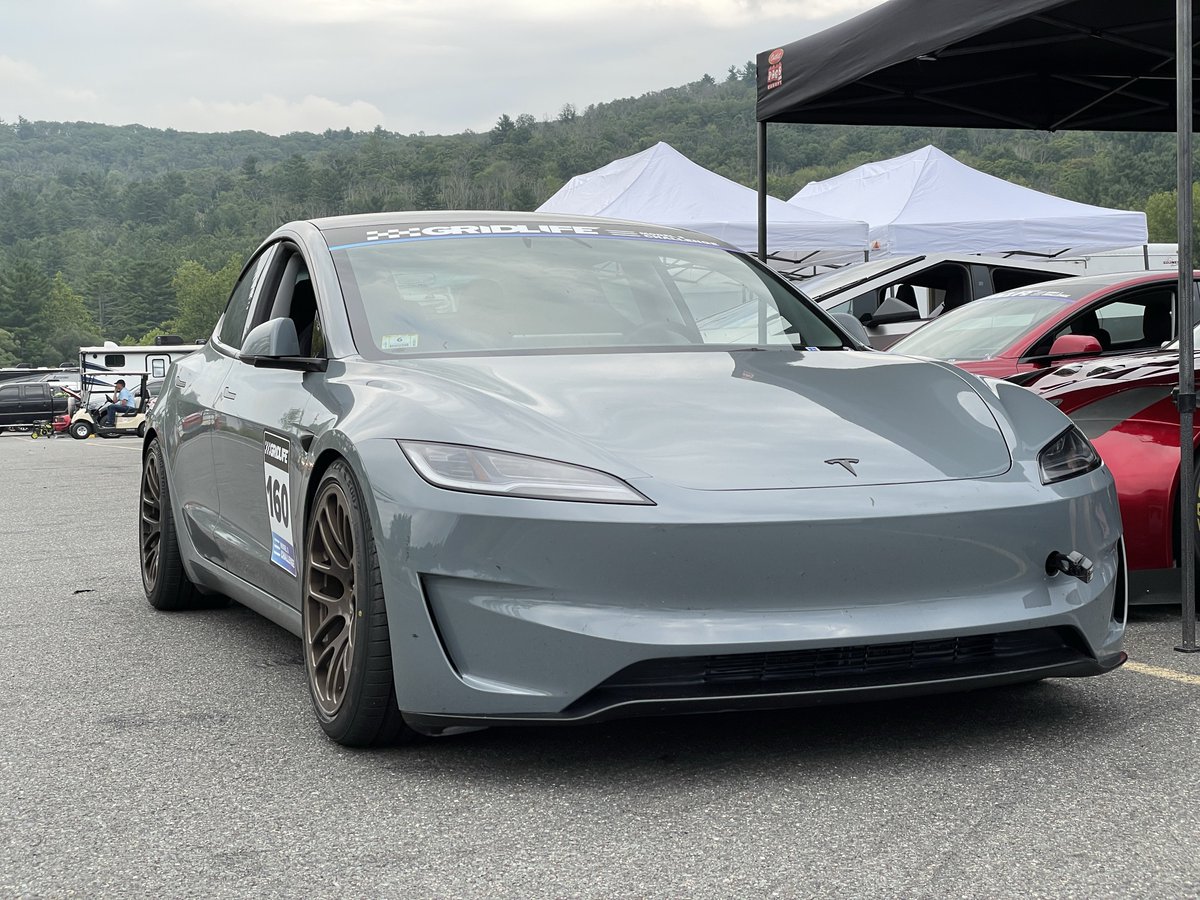 OwenSparks_'s tweet image. Electric racing is the best racing. Model 3's tearing up Lime Rock Park today for the Model 3 Challenge!