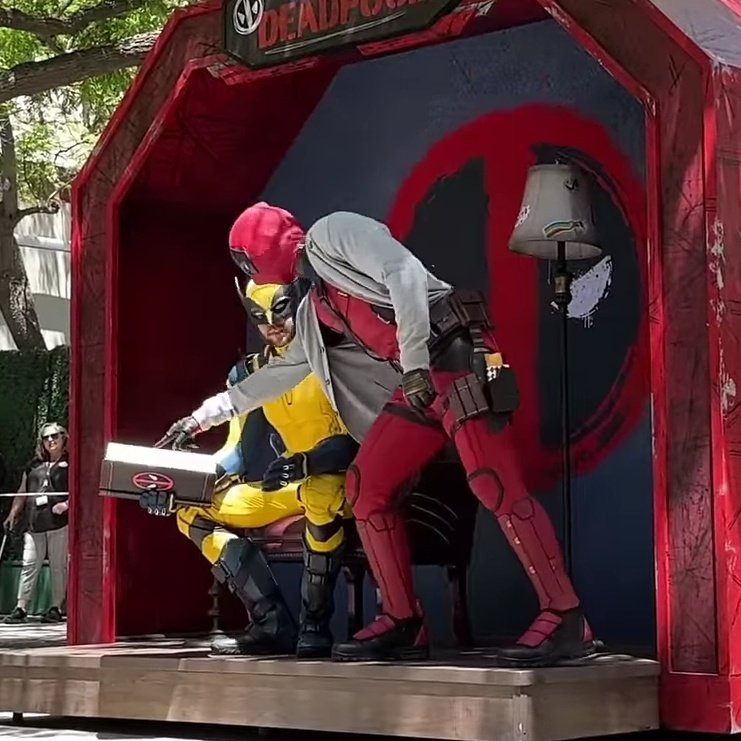 ตลกอะ ความที่ต้องมาเล่าเรื่อง beauty pool and Wolverbeast 

WV : ก็ได้ ฉันทำเพื่อเด็กหรอกน่ะ
DP : โห้ เด็กโชคดีจัง จะใส่แว่นมะๆ
WV : ไม่ใส่! 

WV : โอเค "เบลล์.."
DP : "พูลคนสวย"
WV : ฉันจะไม่พูดว่า 'พูลคนสวย'
DP : ไม่ๆ คือนี่เขียนสคริปต์ไว้แล้วไง ตรงนี้
WV : แม่ง.."พูลคนสวย!"