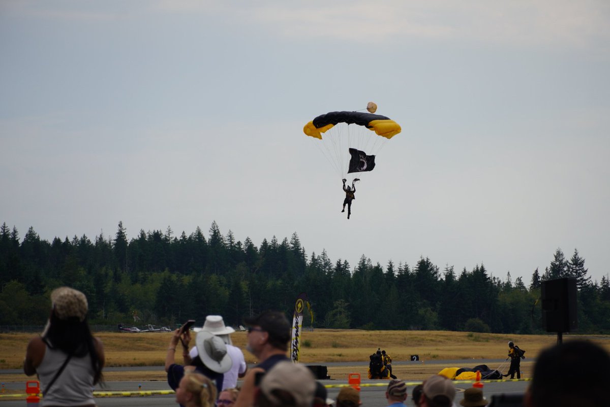 TheKitsapScene's tweet photo. Some photos from the Bremerton Air Show today. The last day of the show is tomorrow; general admission tickets are $25. More info at https://t.co/FtMkKBvy5H https://t.co/ATthWAkuhO