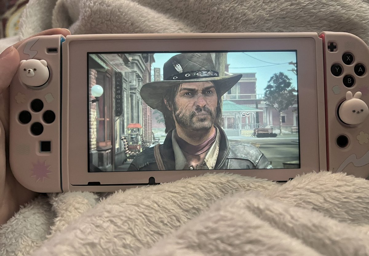 spacekiikis's tweet photo. contraste nintendo switch decorado de forma fofa x red dead pocando https://t.co/J0XoOI9erU