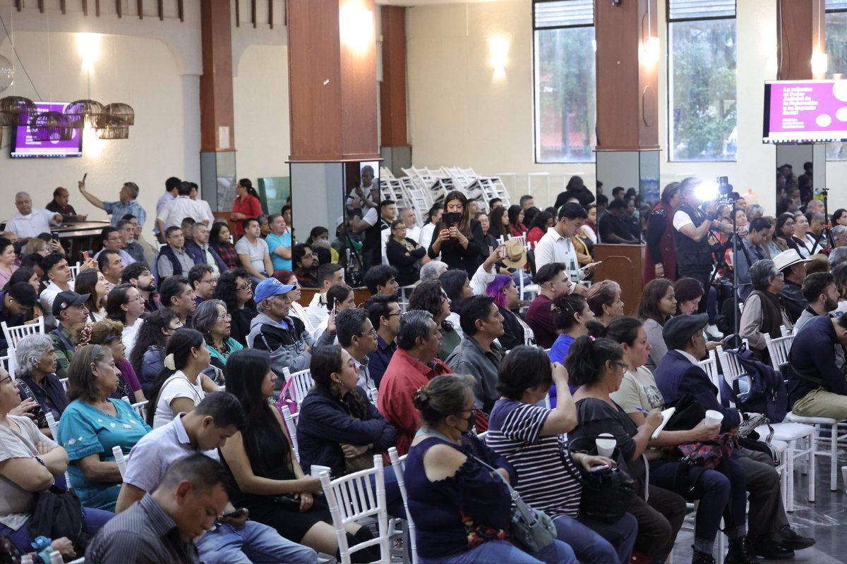 Lidiapbarcenas's tweet image. Gracias a los legisladores de la 4T y líderes sociales por su labor y compromiso. 
Unidos, trabajaremos por la justicia y la transformación de México. #SíALaReformaAlPoderJudicial