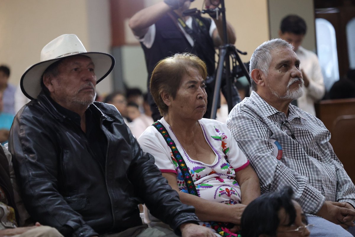 Lidiapbarcenas's tweet image. Gracias a los legisladores de la 4T y líderes sociales por su labor y compromiso. 
Unidos, trabajaremos por la justicia y la transformación de México. #SíALaReformaAlPoderJudicial