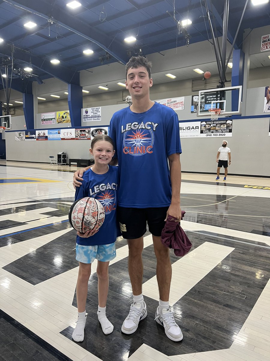 demidondlinger1's tweet image. A @BixbyBasketball Legend &amp;amp; @WakeMBB Hooper, THE @5parker5! 🏀👍🏼 it was good seeing you today!!! I look up to you so much!!! #bixbyspartans #wakeforest #threepointers #iwannabelikeyou