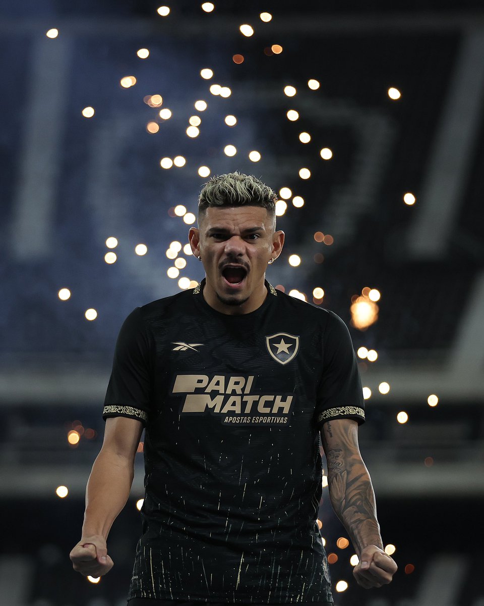 chikohenriques's tweet photo. Aqui é BOTAFOGO pra crl 🏴🏳 https://t.co/V67JIHtLnh