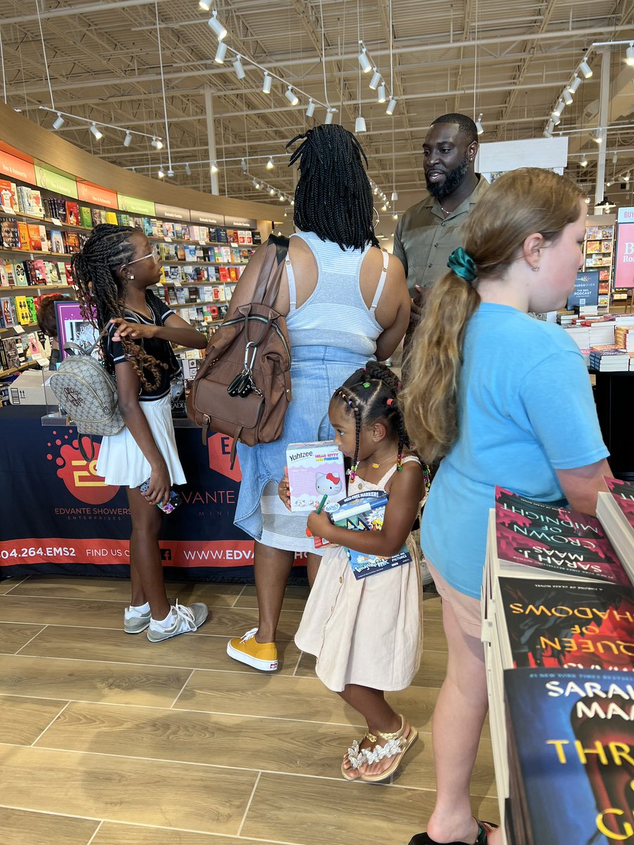 iamedvante's tweet image. I been on this book tour and can’t wait to connect with you at the next book signing