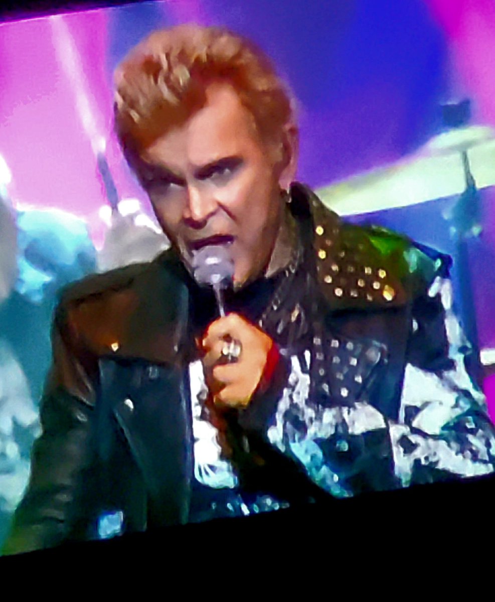 jonathanperron3's tweet photo. Awesome performance from the Legendary #BillyIdol last night in #Montréal at the #BellCenter! 🤘🤘 https://t.co/wVQk7ivxOi