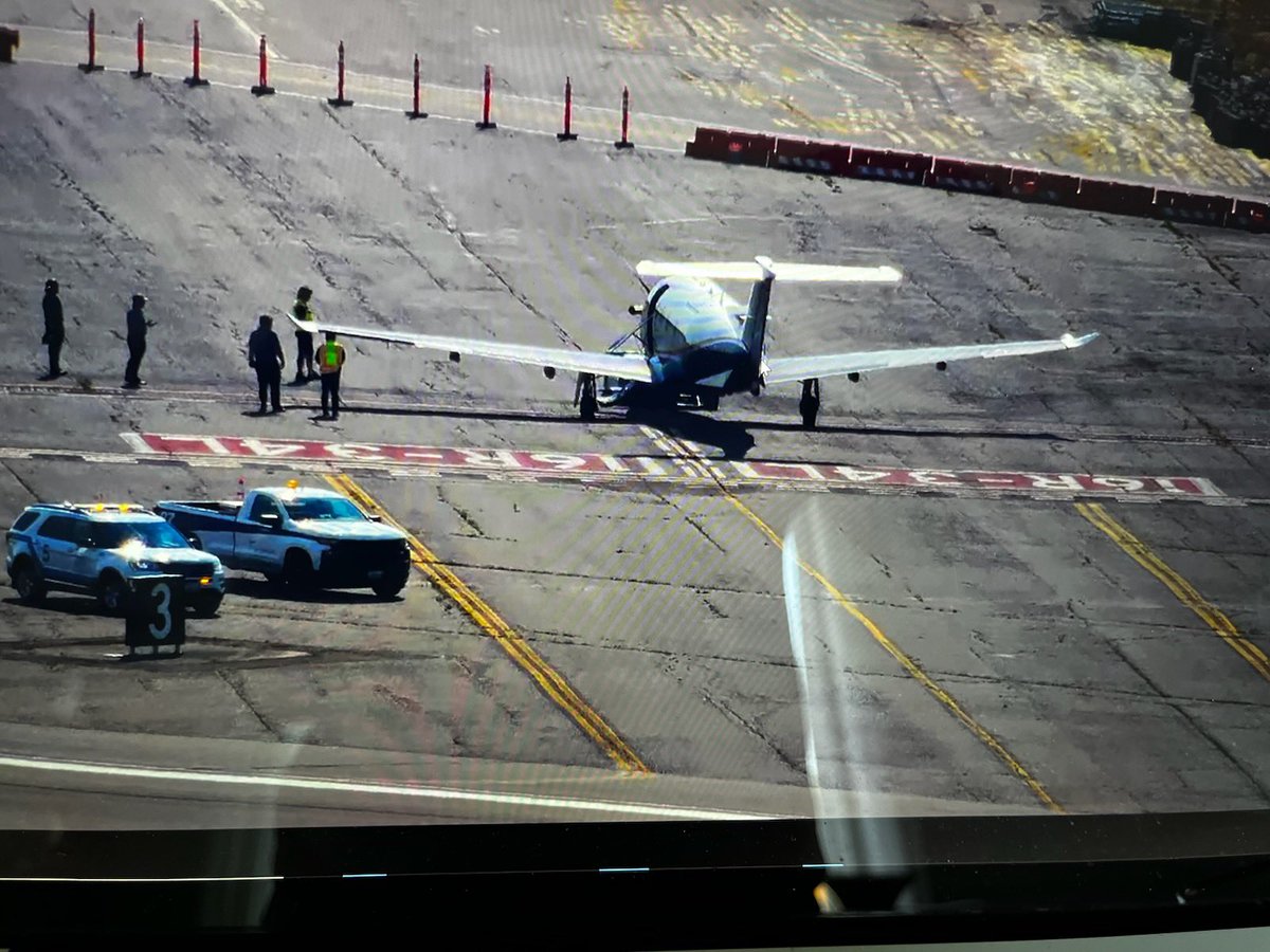 Paine Field Airport tweet media