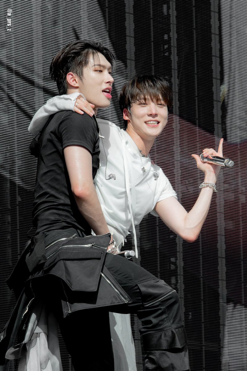 mglooks's tweet photo. yungi pill is lethal https://t.co/oyeOZMSLkv