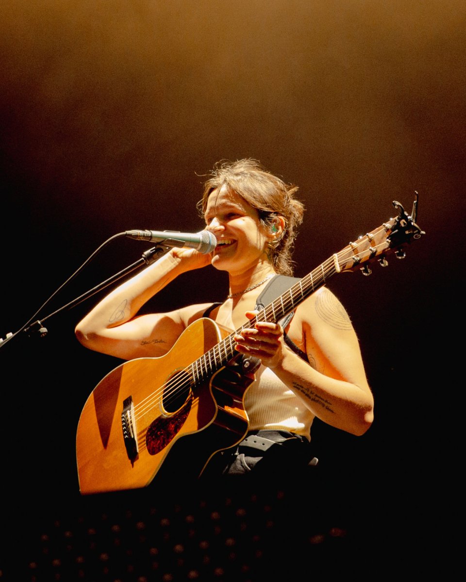 GreenManFest's tweet photo. Cathartic and utterly spellbinding, @bigthiefmusic set our hearts ablaze ❤️‍🔥 https://t.co/EIBdw6pBmh