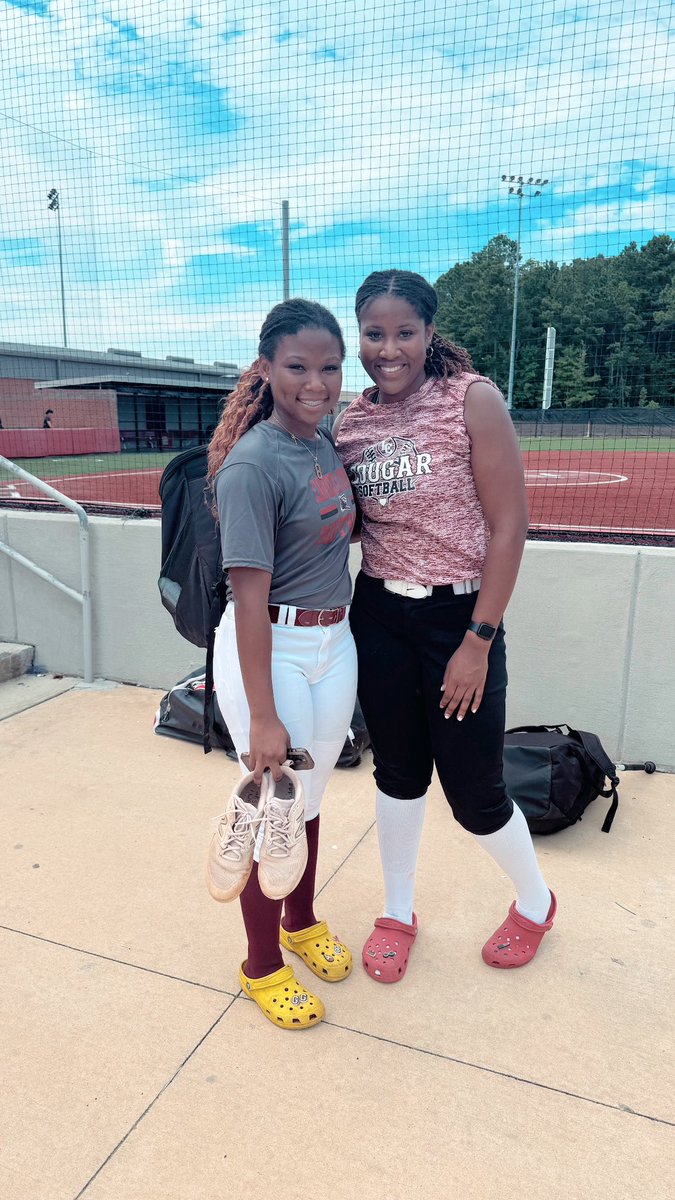 LBridges07's tweet photo. Had a great day at the @GSUSOFTBALL camp! 💛🖤🤍❤️Thank you so much Coach Hall &amp; @_CoachMatthews for an amazing camp. I appreciate all the feedback and instruction. Hope to see you all again!!! #GramFam https://t.co/TSU0Ft4LQx