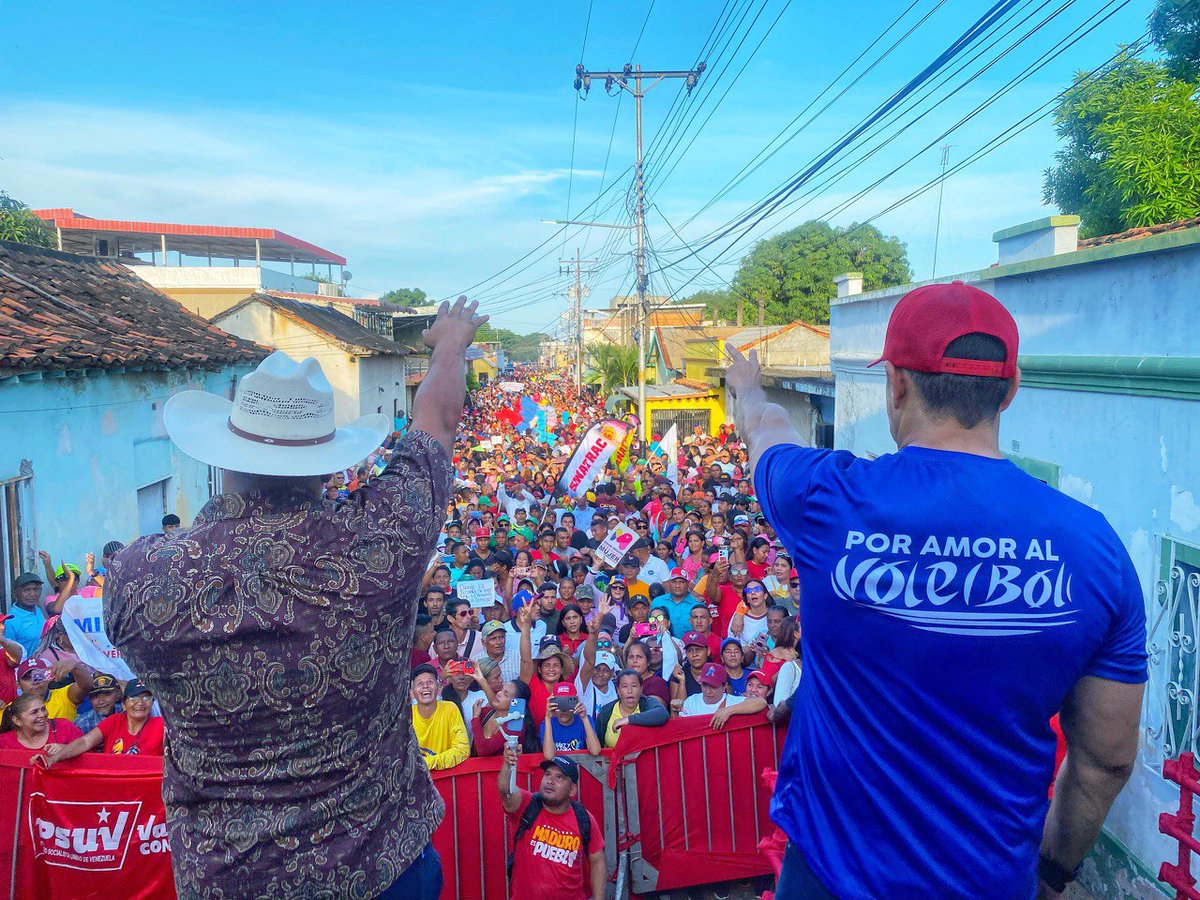 #VenezuelaTodaEnPaz | En Valle de la Pascua, Guárico, el Pueblo se movilizo en respaldo a la victoria del Presidente <a href="/NicolasMaduro/">Nicolás Maduro</a> 😎. ¡Pueblo en la calle!

<a href="/dcabellor/">Diosdado Cabello R</a> #17ago