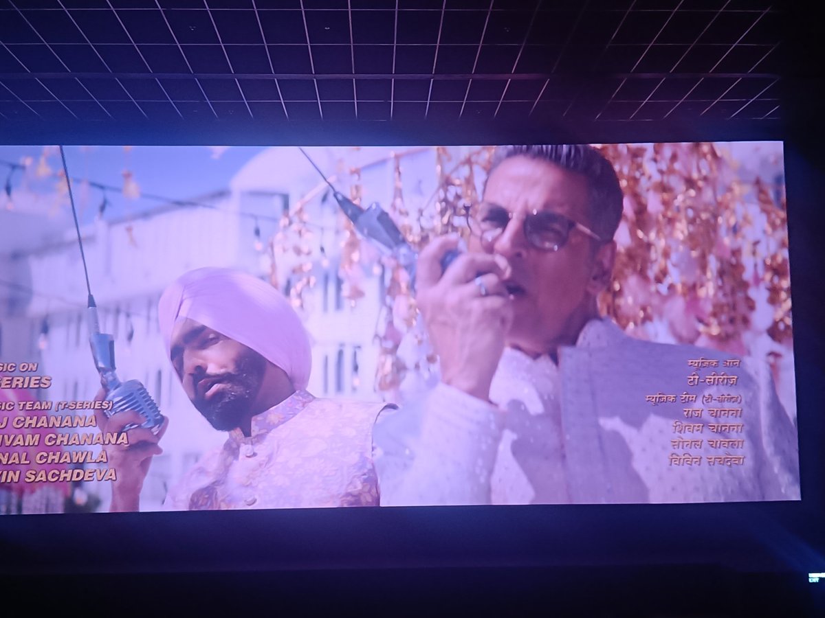 WadhwaniRahul1's tweet photo. OMG! #KhelKhelMein is the best comedy movie I have seen in a long, long time. #AkshayKumar you are GOAT when it comes to comic timing. For me Tapsee Pannu is a stand out performer in the movie. The music is superb. and the direction is superb. #KhelKhelMeinReview 4.5/5* Loved it https://t.co/Y5QC6jMBNK