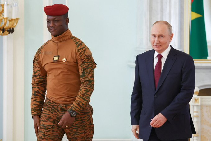 SoftWarNews's tweet photo. 🇧🇫 Burkina Faso, Presiden Traoré MENOLAK Pinjaman IMF

"Afrika tidak membutuhkan Bank Dunia, IMF, Eropa, atau Amerika. Kami memiliki apa yang diperlukan untuk mengembangkan ekonomi kami tanpa pinjaman dan menolak menjadi budak keuangan Globalis." https://t.co/cvxcY1TJvD