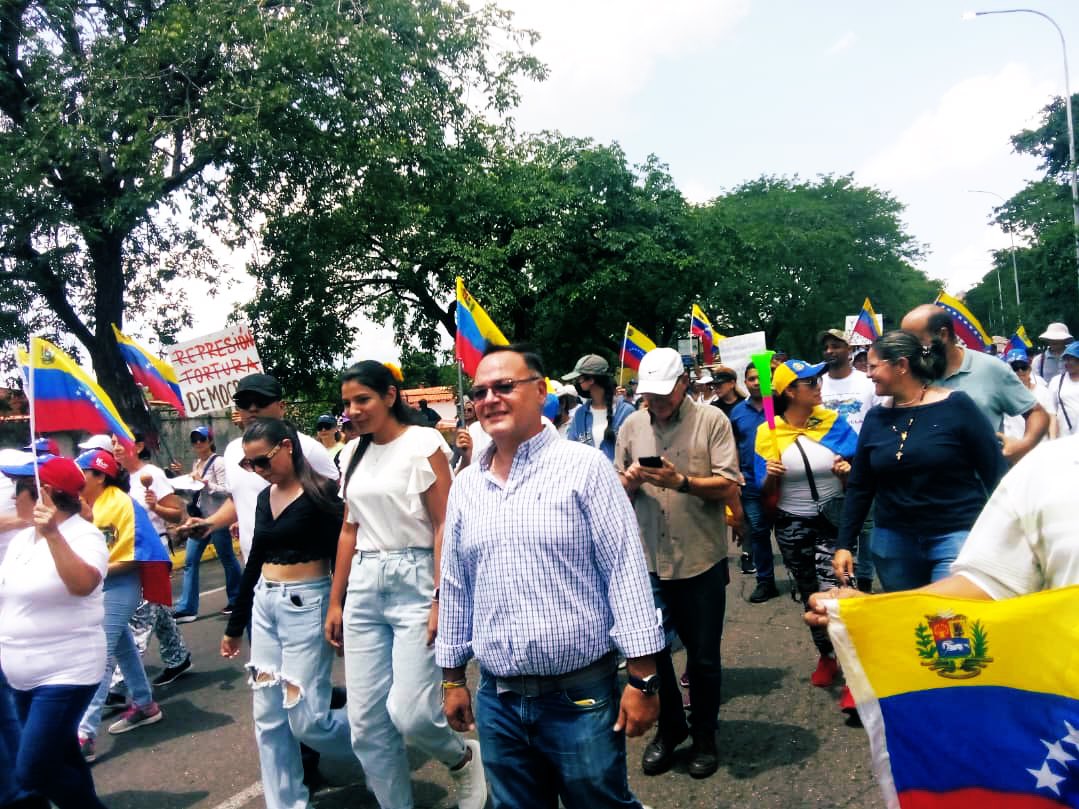 Hoy decidimos salir a las calles y alzar la voz. La soberanía del pueblo es inquebrantable, y estamos más unidos que nunca. 

¡El cambio es posible! #YoSalíPorVzla 

📍Bolívar