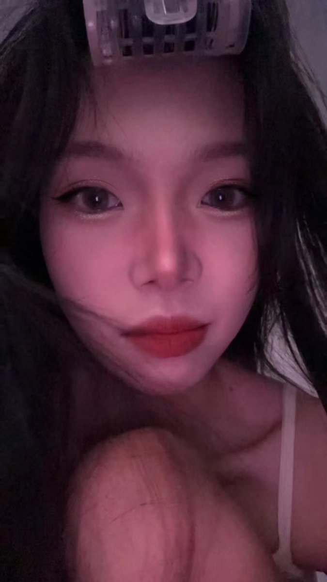 ehenliya's tweet photo. 放心，拉上窗帘啦，你的狗肉棒只有我会看到的～ https://t.co/2uHowV9jrO