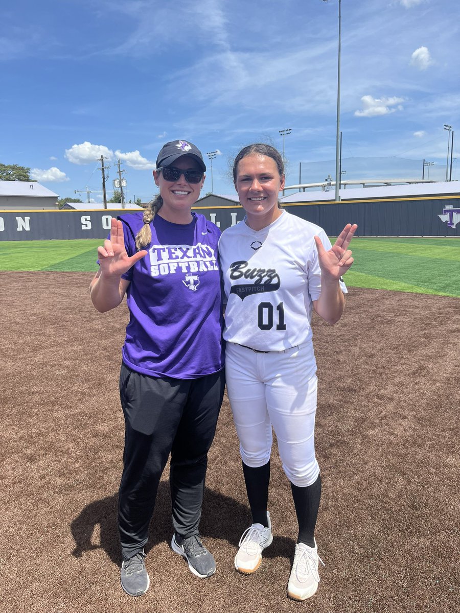 Had a great camp <a href="/TarletonSB/">Tarleton State Softball</a> today!! Thank you for the feedback and I look forward to another camp!! Thank you <a href="/Coach_Cump/">Mark Cumpian</a> and the staff for providing this amazing camp!
<a href="/TreyHoldbrook/">Trey Holdbrook</a> <a href="/BuzzCentex/">Buzz Fastpitch</a>